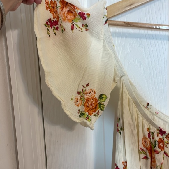 Floral Cream off the shoulder Women's Top, Large - Picture 3 of 7